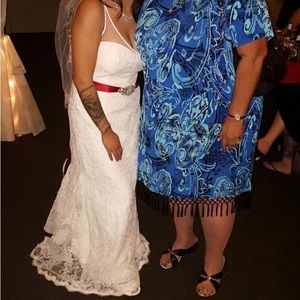 OFFERS WELCOME Pre loved Vera wang wedding dress size 12